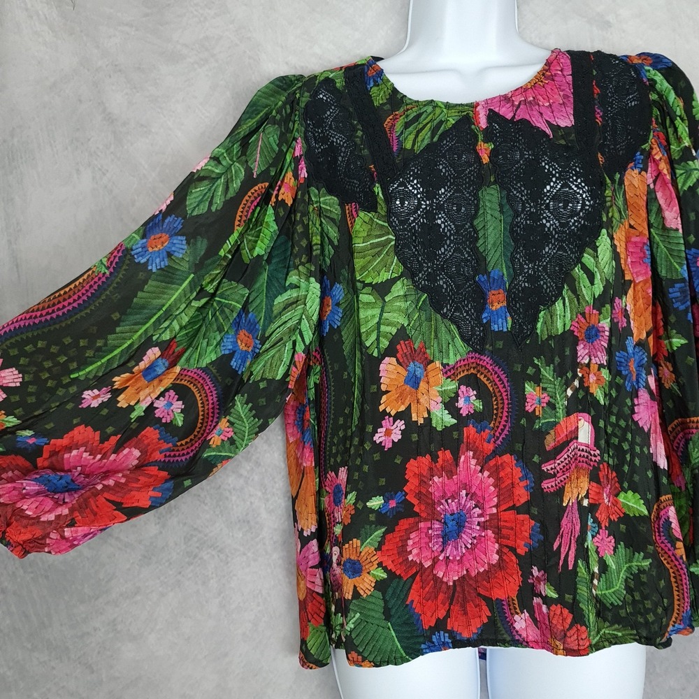 Farm Rio Blouse Womens Medium Black Multicolor Lace Floral Parrot Boho Top - Picture 5 of 16